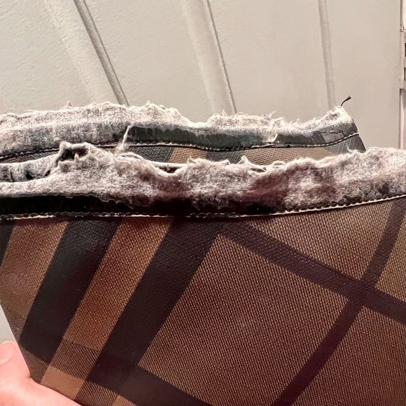 BURBERRY rain boots. Size 40 - Picture 10 of 12